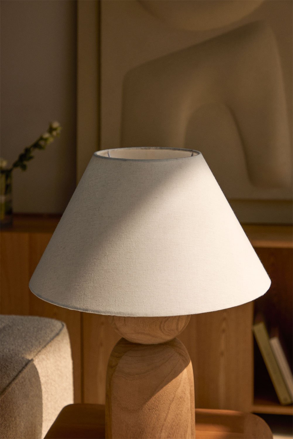 Lampa stołowa Diniz z drewna mango, obrazek w galerii 2