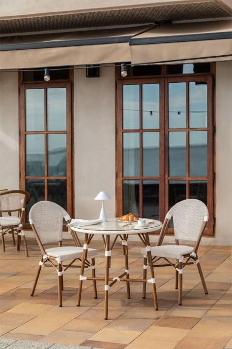 Zestaw okrągłych stołów Brielle Bistro (średnica 80 cm) i dwa składane aluminiowe krzesła ogrodowe - Gardenia Biel