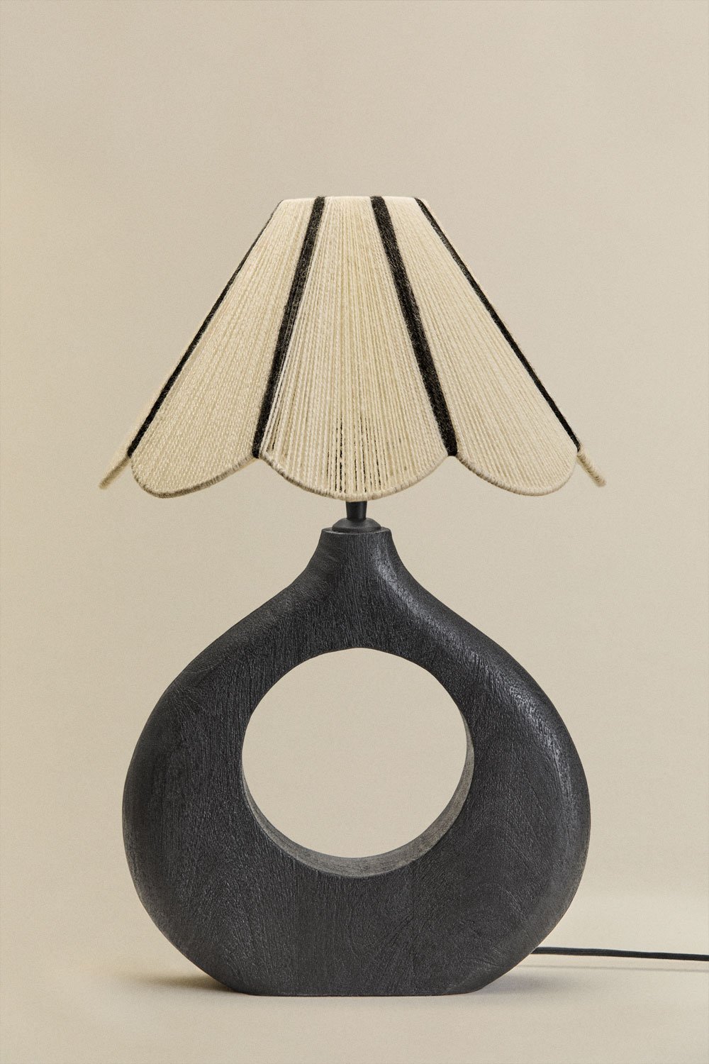 Lampa stołowa Joana z drewna mango, obrazek w galerii 1