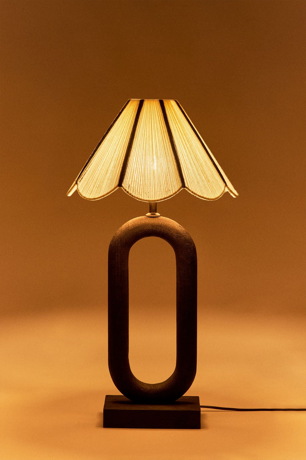 Lampa stołowa z drewna mango Tiberia, obrazek w galerii 2