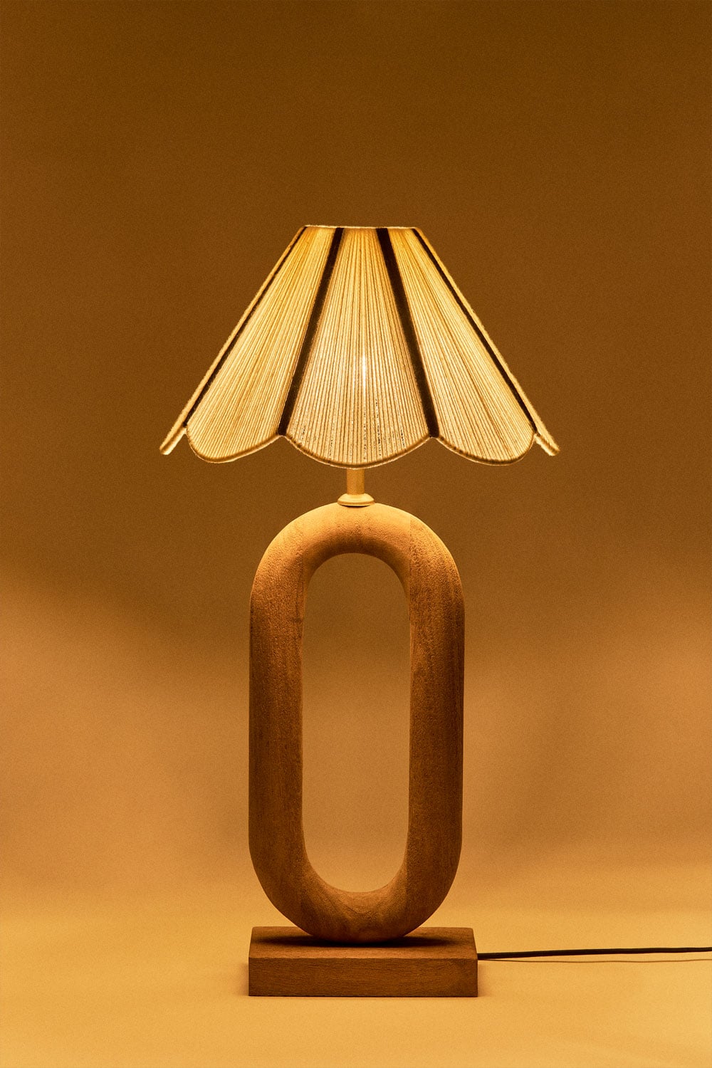 Lampa stołowa z drewna mango Tiberia, obrazek w galerii 2