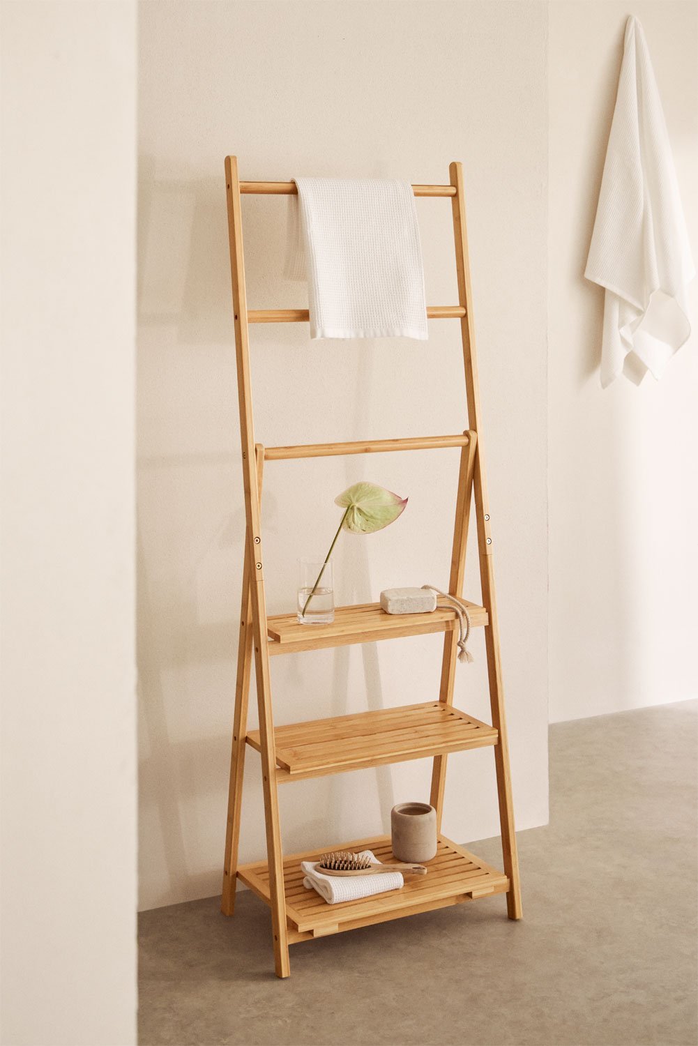 Laos Bamboo wolnostojący wieszak na ręczniki z półkami, obrazek w galerii 1