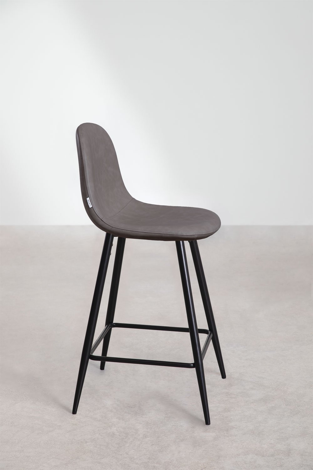 Taboret wysoki 65 cm z antracytowej szarej ekoskóry i czarnymi nogami Glamm, obrazek w galerii 2