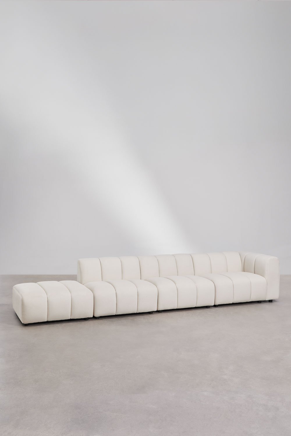 3-częściowa modułowa sofa narożna prawa i pufa w tkaninie bouclé Eliot, obrazek w galerii 1