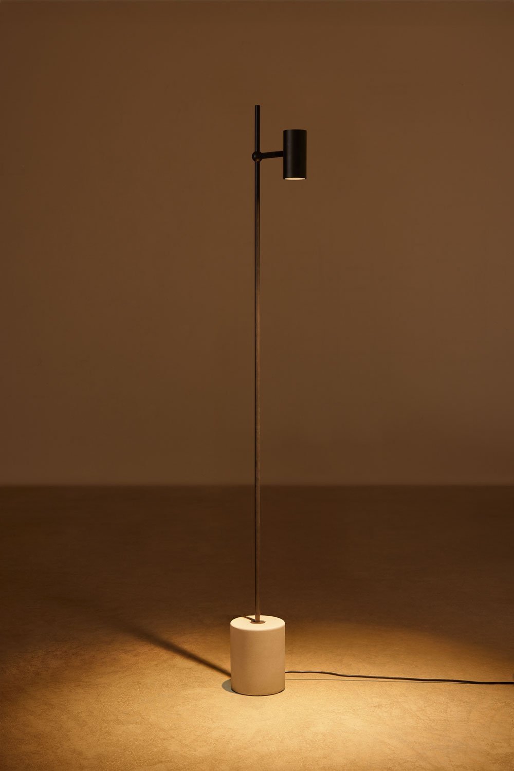 Lampa stojąca LED kierunkowa z aluminium i betonu Nevis, obrazek w galerii 4