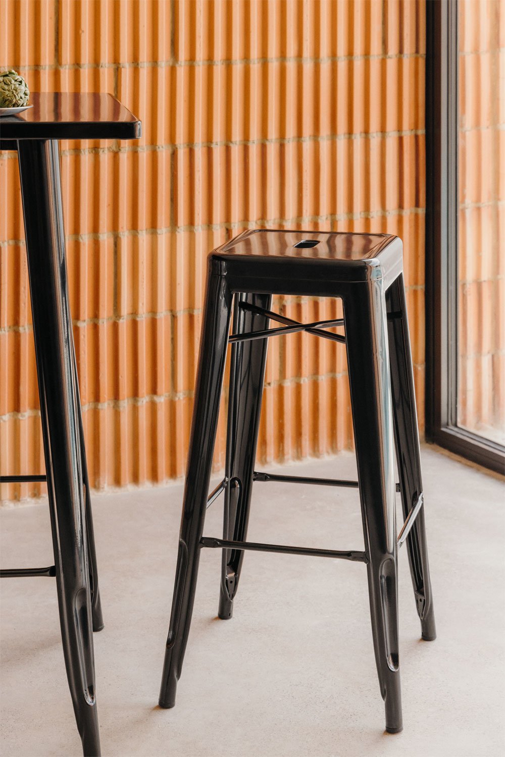 Taboret wysoki 75 cm ze stalowej czerni Lix, obrazek w galerii 1