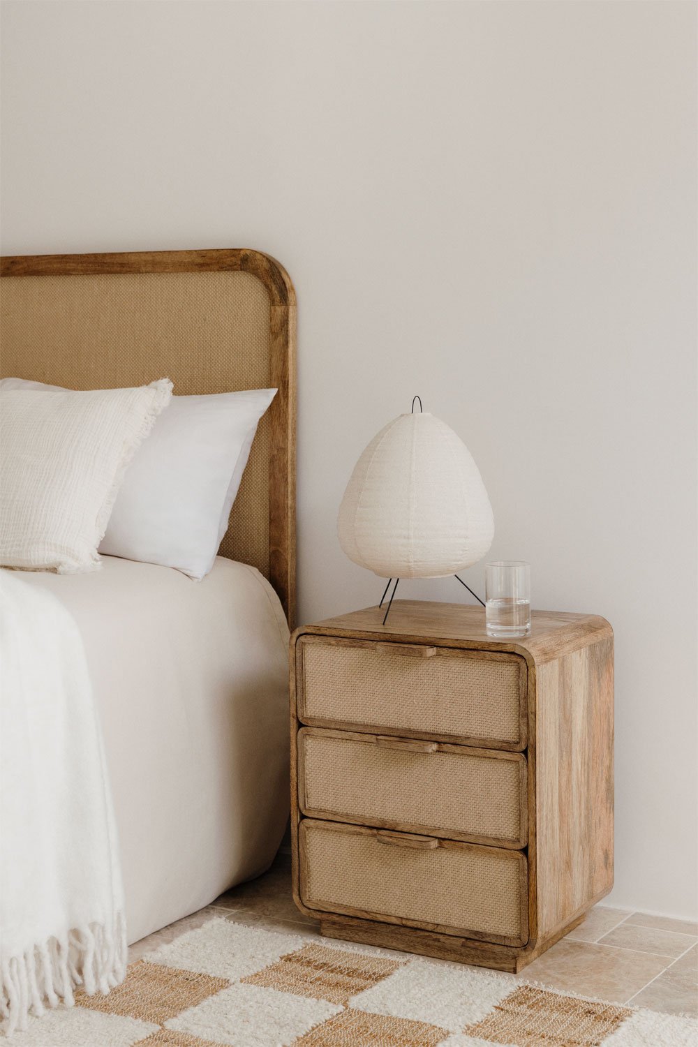 Prostokątny stolik nocny 50x35 cm z drewna mango, płyty MDF i juty Abrams, obrazek w galerii 1