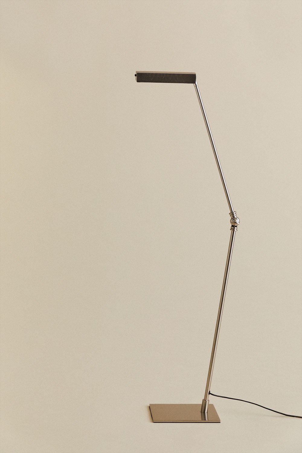 Lampa stołowa LED z żelaza Valtyn, obrazek w galerii 5