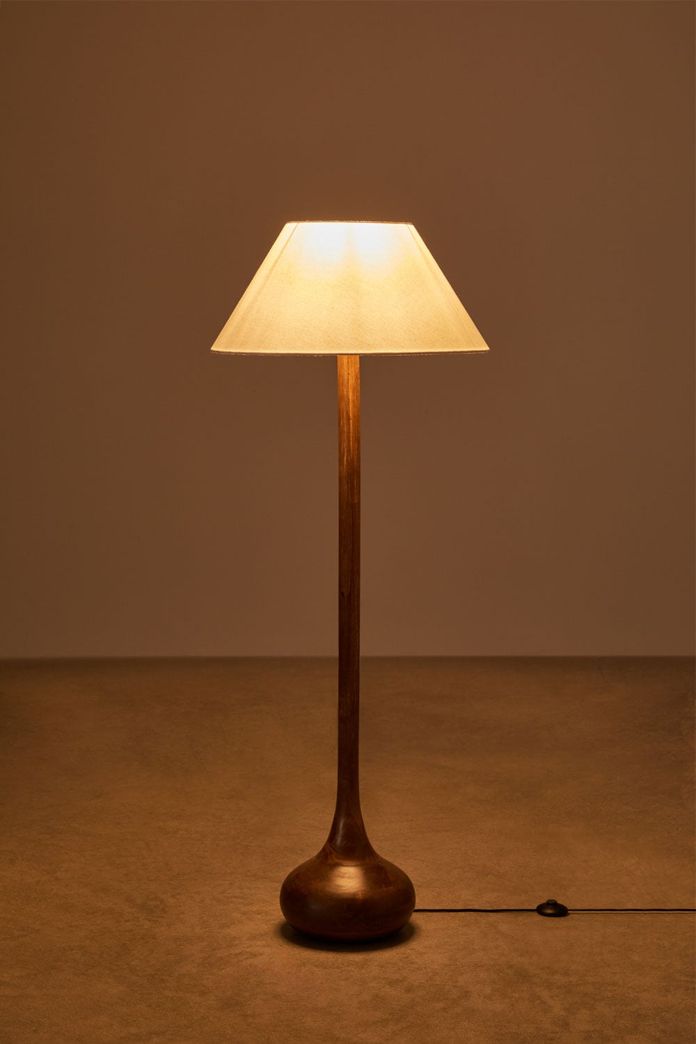 Lampa podłogowa z drewna mango Adelaide, obrazek w galerii 4