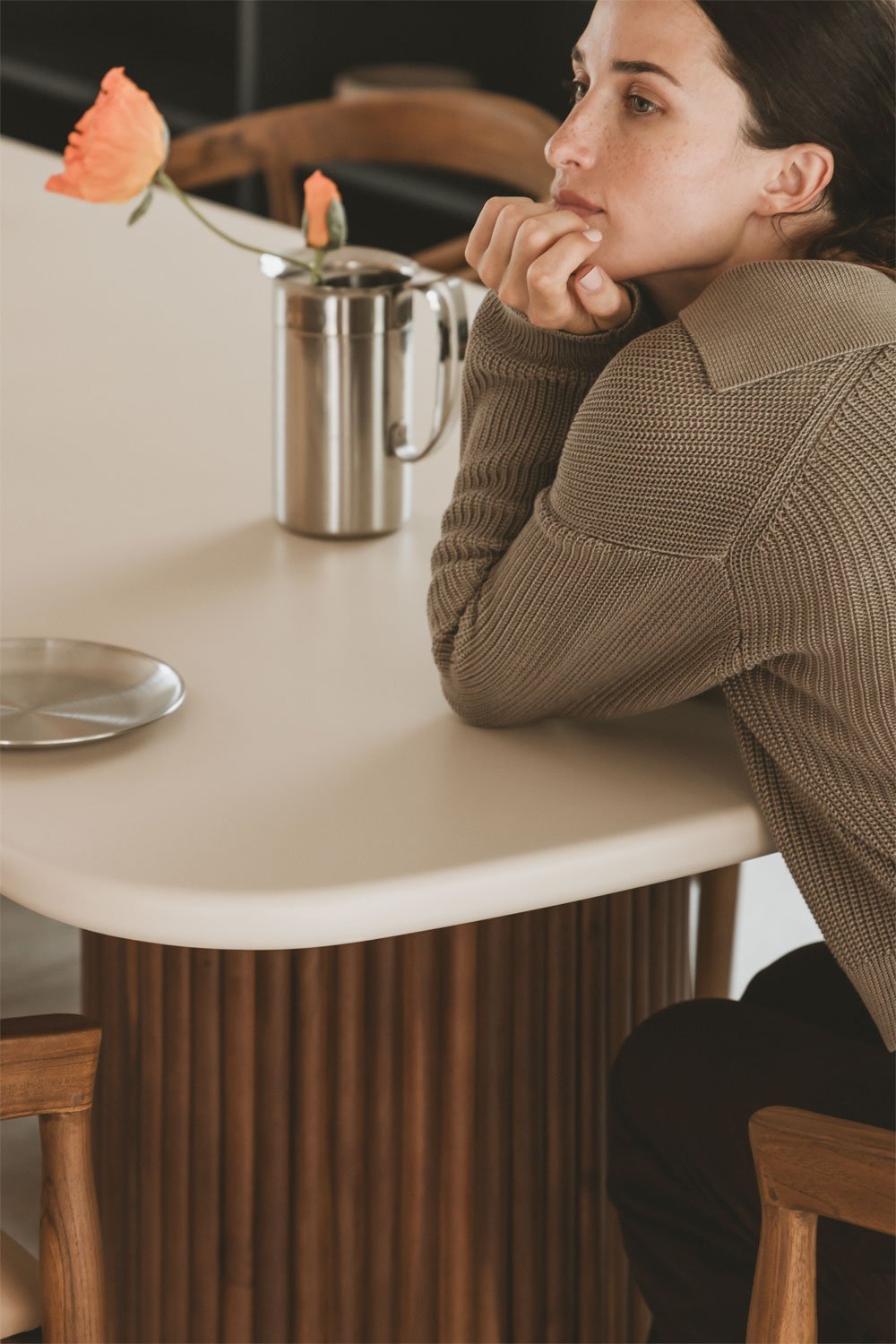 Prostokątny stół jadalniany z cementu i drewna akacjowego Sirvon, obrazek w galerii 2