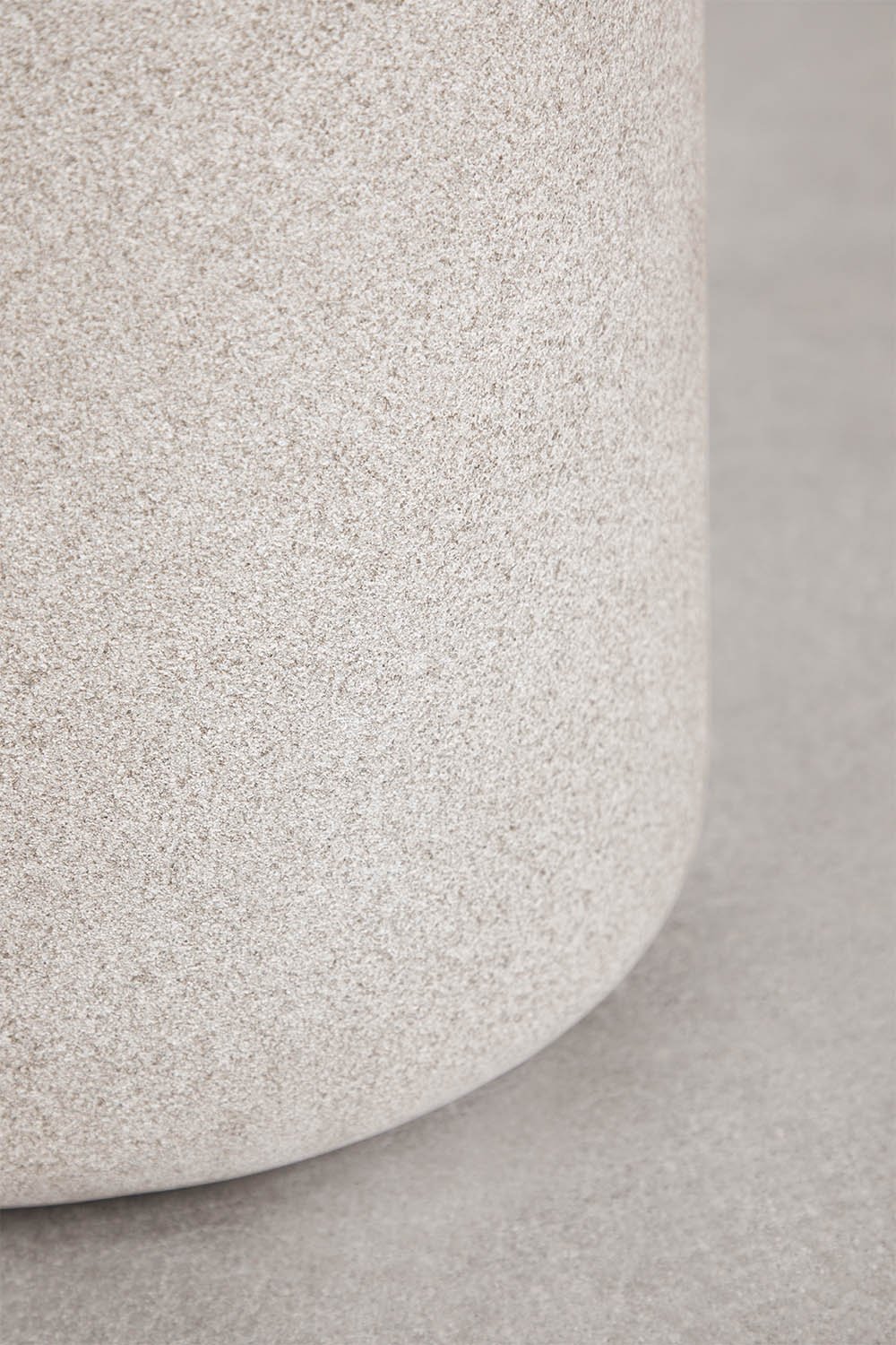 Okrągła szafka nocna Ø35 cm z betonu Elyndra, obrazek w galerii 5