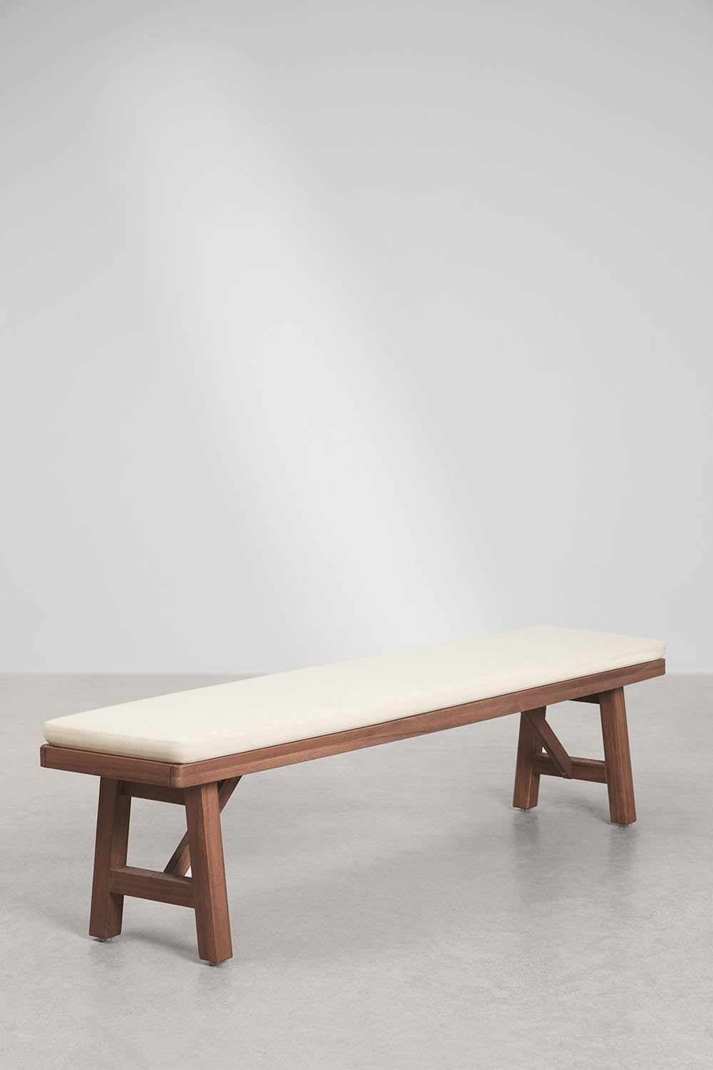 Ławka 190 cm z ciemnego drewna akacji tapicerowana tkaniną biała gardenia Dubai, obrazek w galerii 1