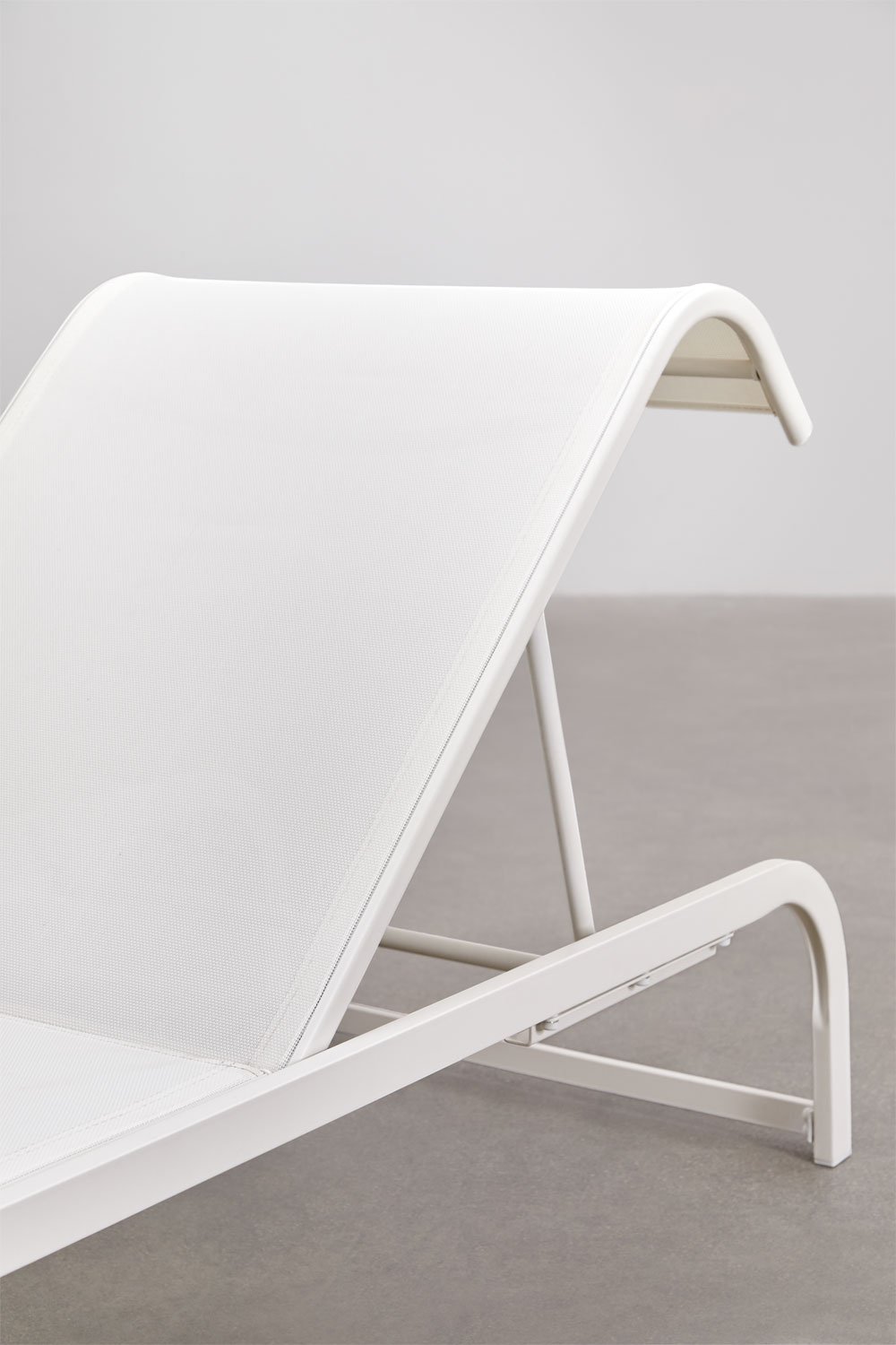 Zestaw 2 leżaków rozkładanych i 2 stalowych stolików pomocniczych Marietta, obrazek w galerii 5