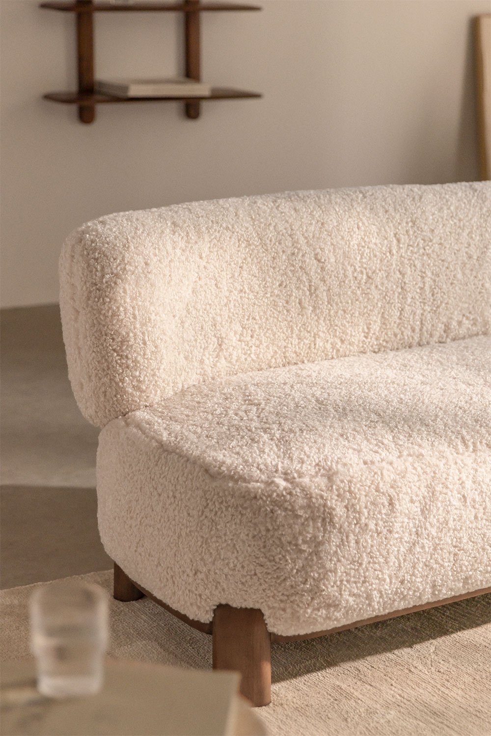 Sofa dwuosobowa z tapicerowanym drewnem Eldred, obrazek w galerii 2