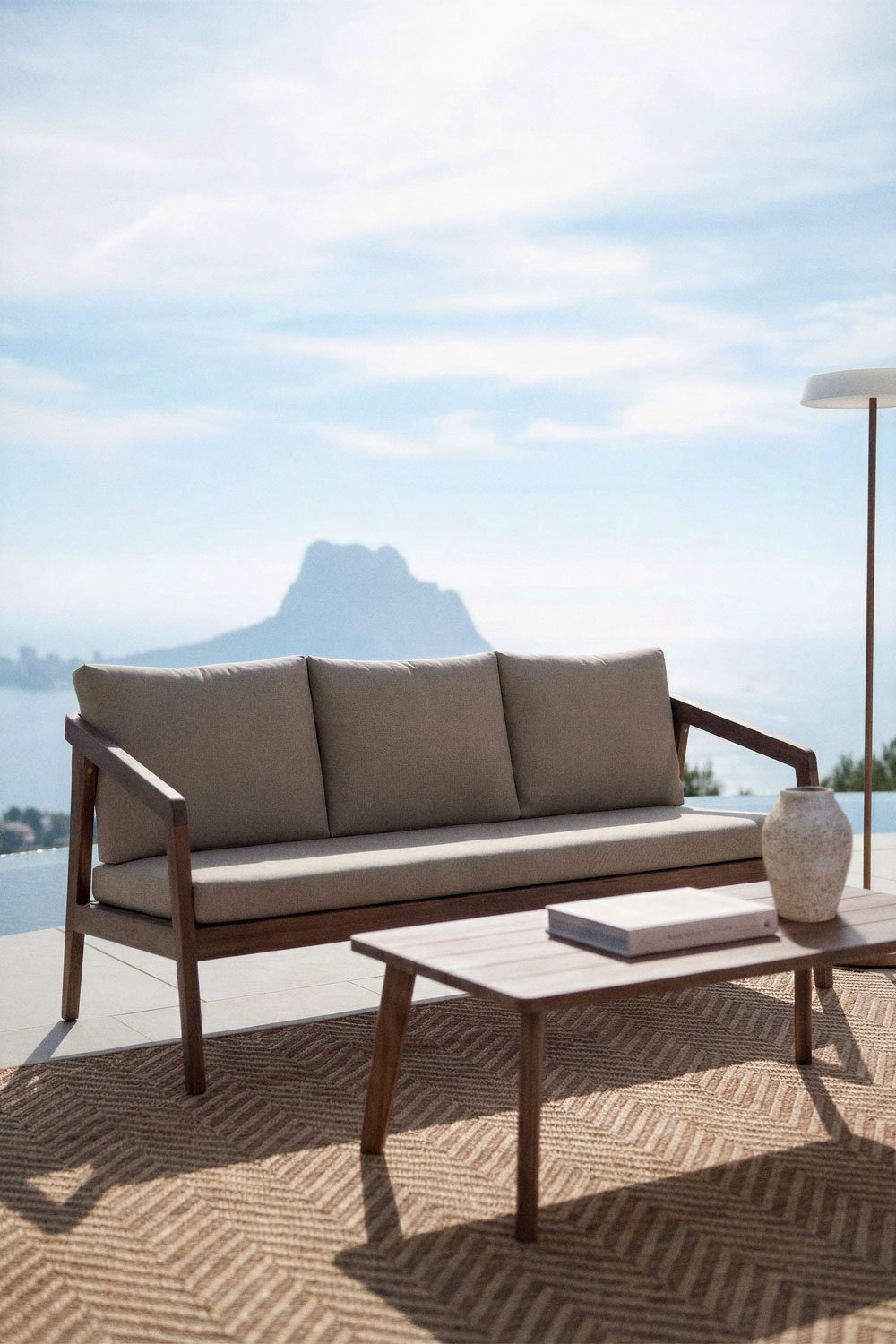 Sofa ogrodowy 3-osobowy z drewna akacjowego Kaela, obrazek w galerii 1