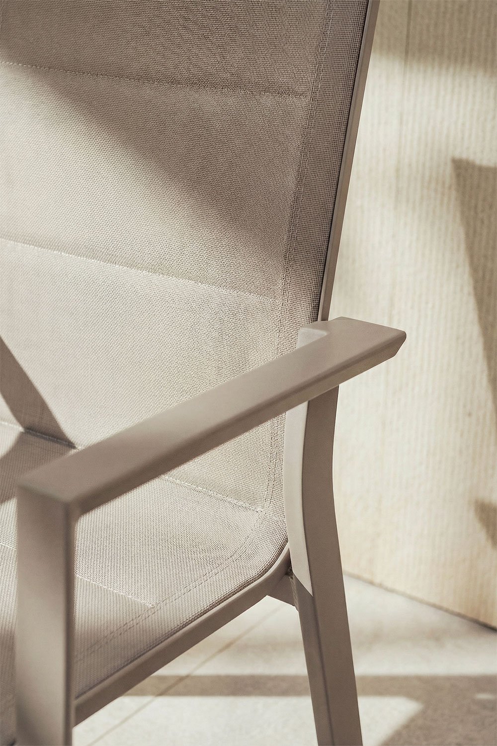 Krzesło ogrodowe sztaplowane z podłokietnikami z aluminium Karena, obrazek w galerii 2