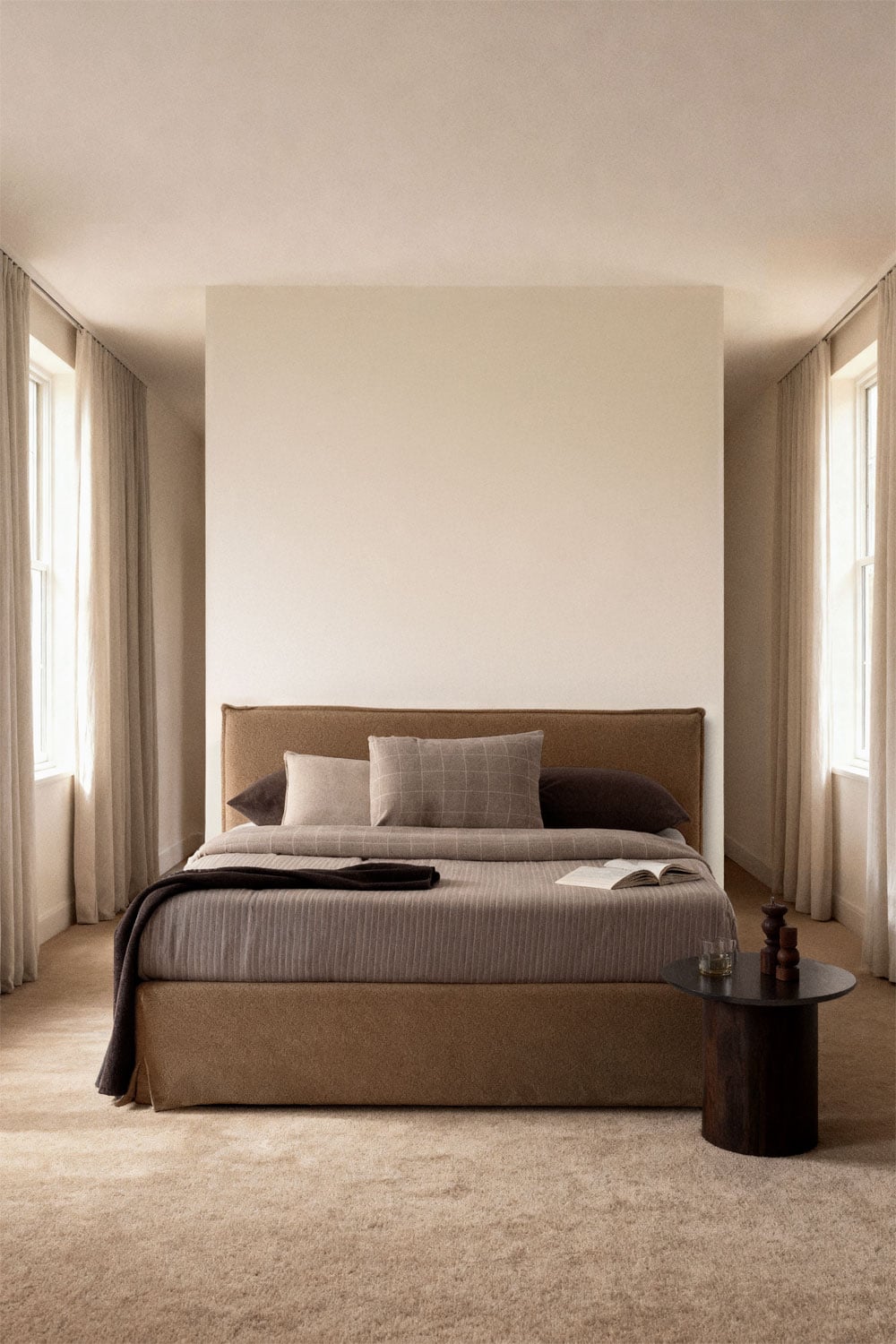 Łóżko na materac 180x200 cm z podnoszonym stelażem w kolorze brązowym bouclé Lorea, obrazek w galerii 1