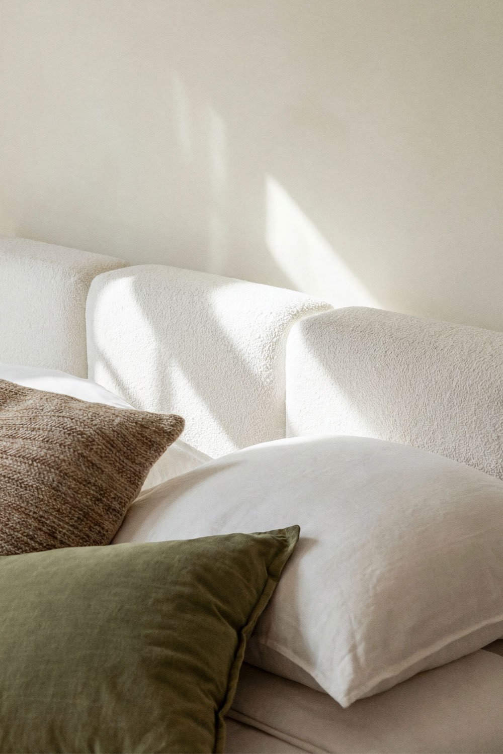 Łóżko z tapicerowanym pojemnikiem na pościel Jolcem, obrazek w galerii 2