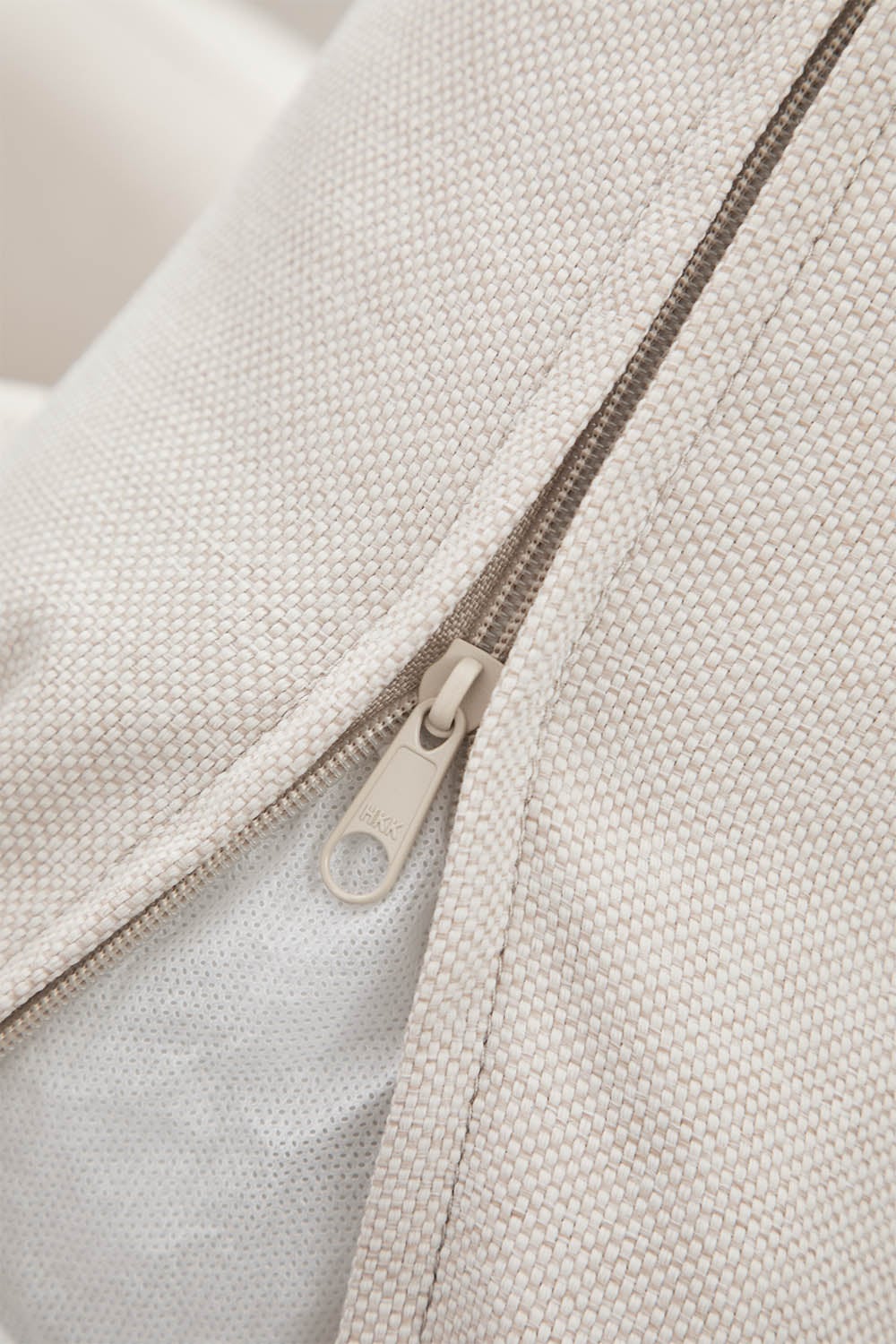 Zestaw do salonu z 3-osobową sofą, 2 fotelami oraz prostokątnym stolikiem kawowym 130x75 cm z drewna akacjowego Verona, obrazek w galerii 8