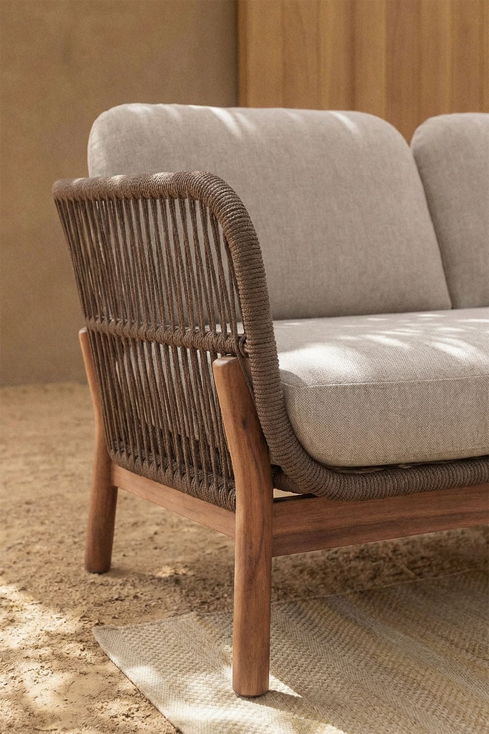 Sofa ogrodowy 3-osobowy z drewna akacjowego i plecionej liny Karvia, obrazek w galerii 2