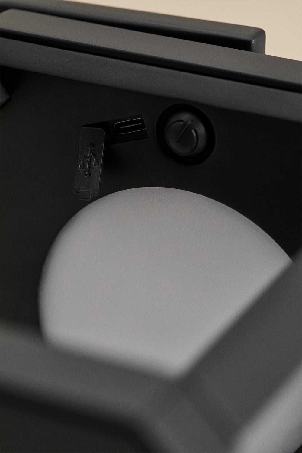 Bezprzewodowa zewnętrzna lampa stołowa solarna LED Nualla, obrazek w galerii 5
