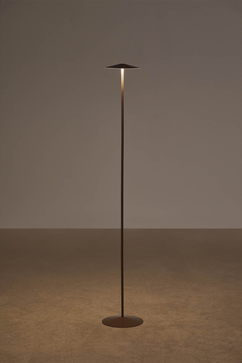 Bezprzewodowa lampa stojąca LED do użytku zewnętrznego z żelaza Emilein, obrazek w galerii 5