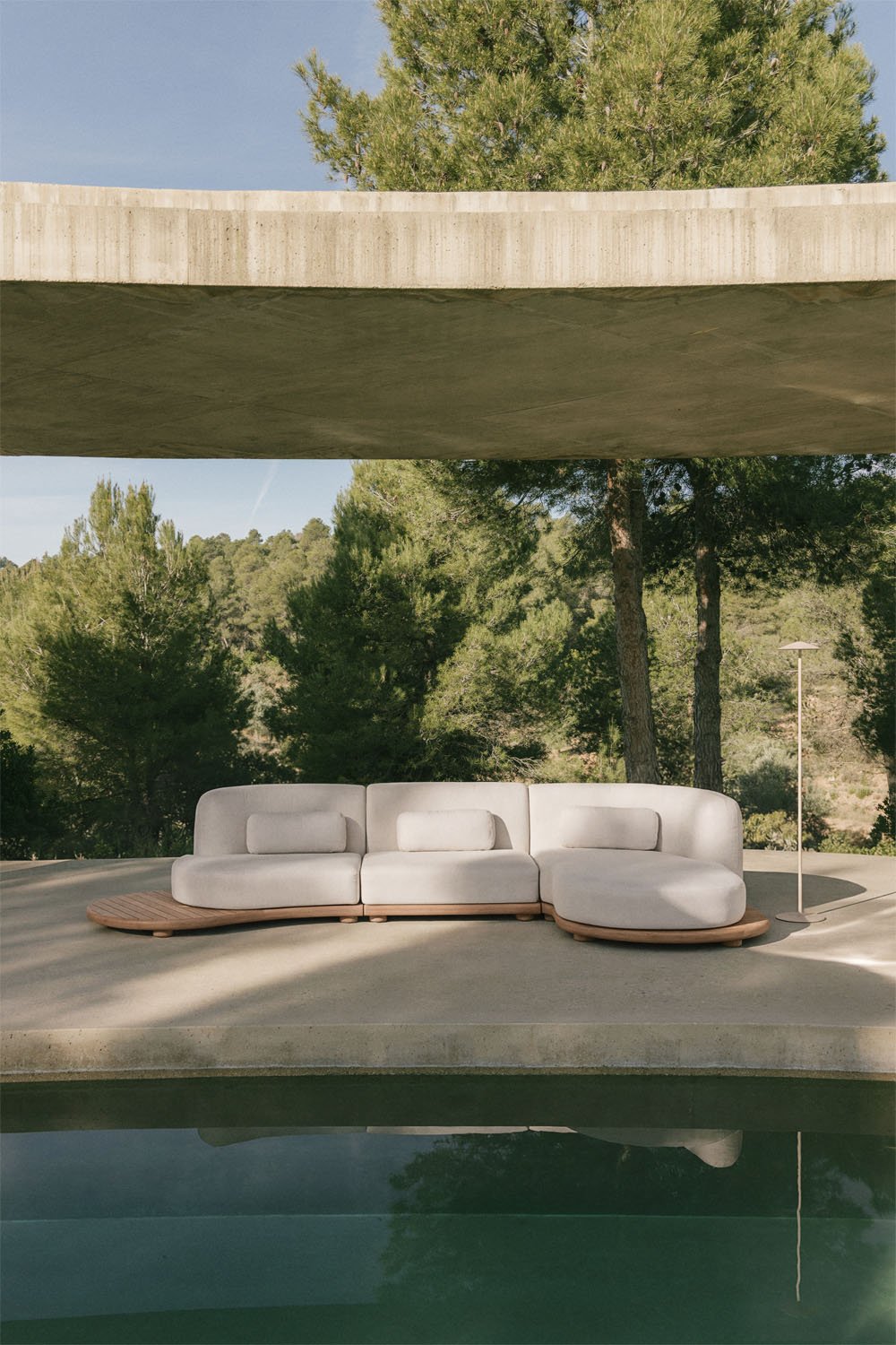 Sofa modułowy z prawym szezlongiem ogrodowy 3-częściowy z drewna akacjowego Gerard, obrazek w galerii 1