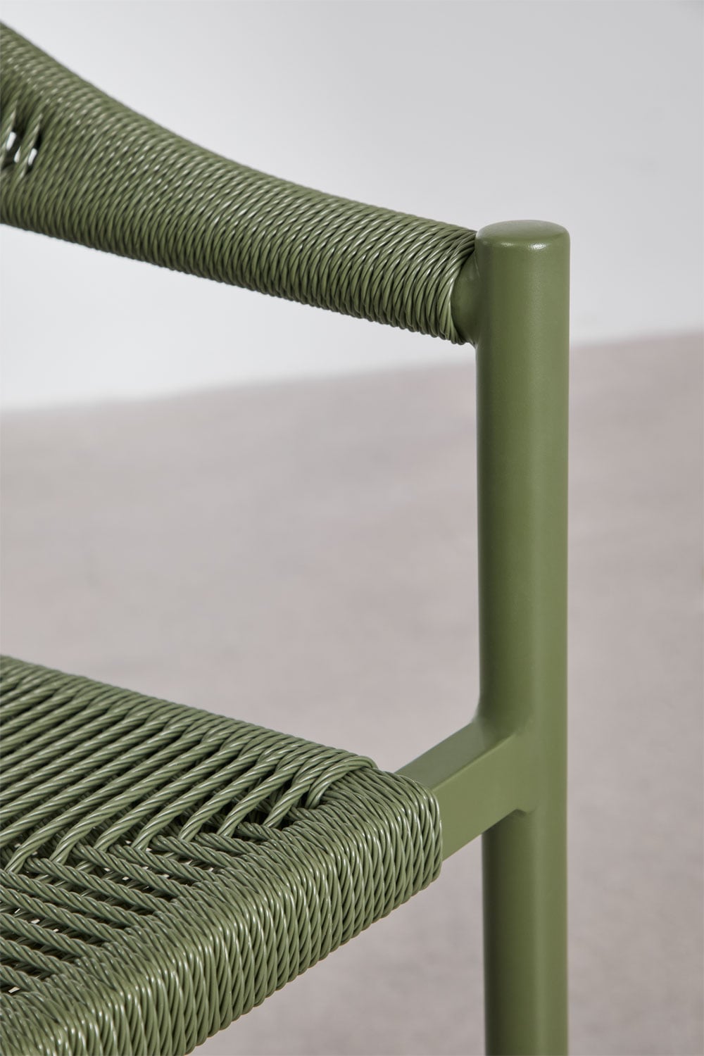 Taboret wysoki 75 cm z aluminium i syntetycznego rattanu Amatria, obrazek w galerii 5