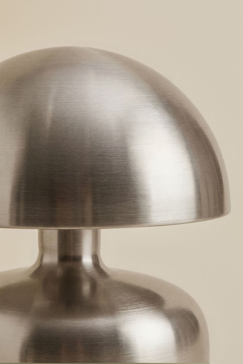 Bezprzewodowa lampa stołowa LED z żelaza Nantali, obrazek w galerii 5