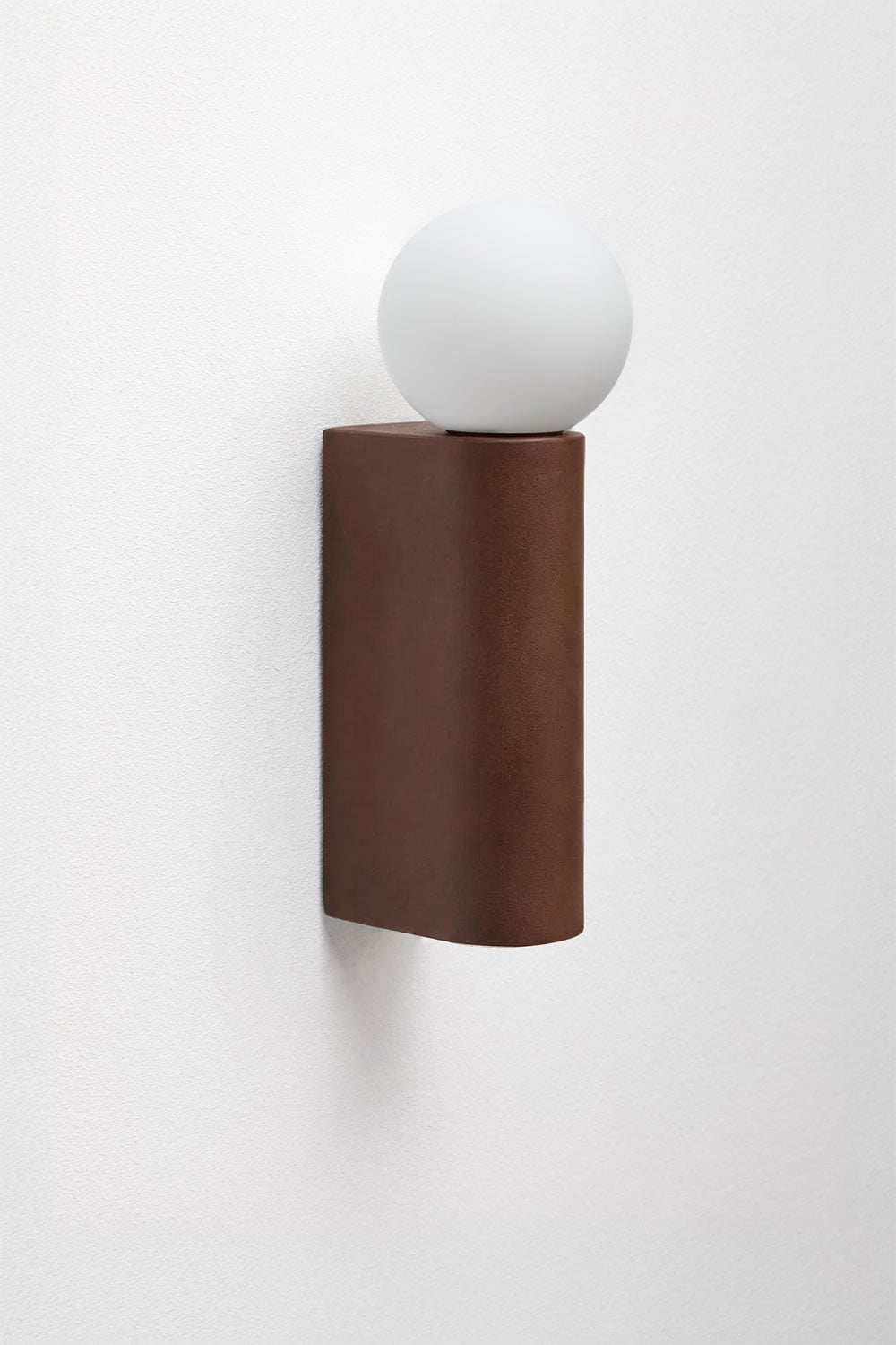 Kinkiet ścienny z kulą ze szkła do użytku zewnętrznego, aluminiowy Irvine, obrazek w galerii 1