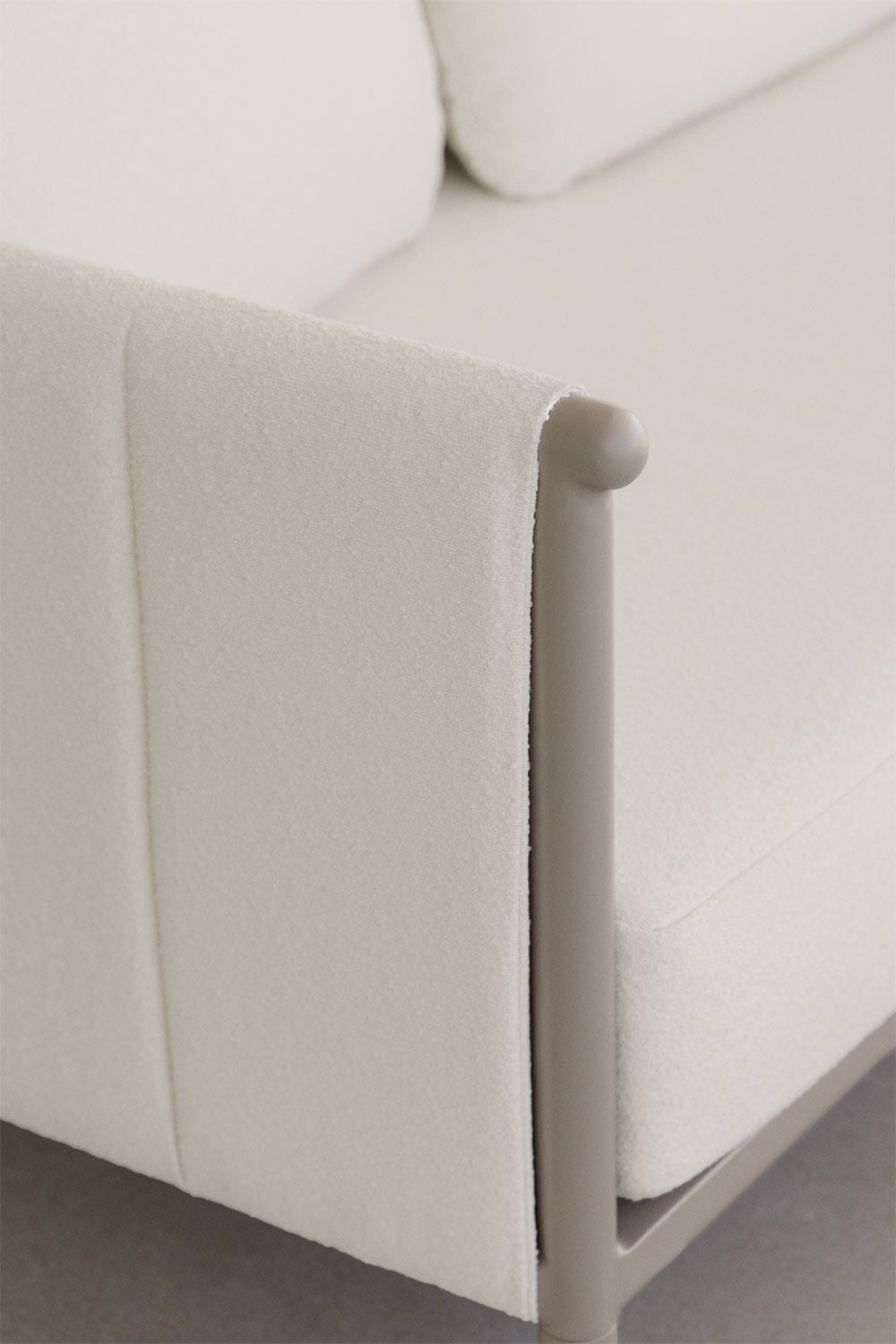 Sofa ogrodowy 3-osobowy z bouclé i aluminium Boleni, obrazek w galerii 2