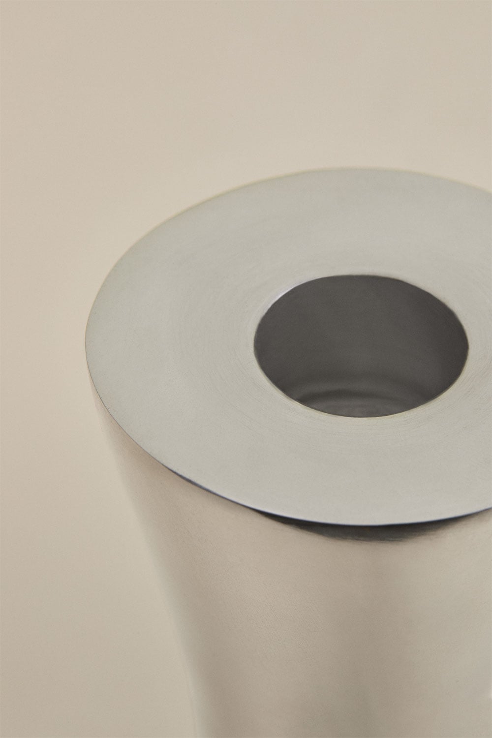 Zestaw 2 świeczników aluminiowych Ferb, obrazek w galerii 2