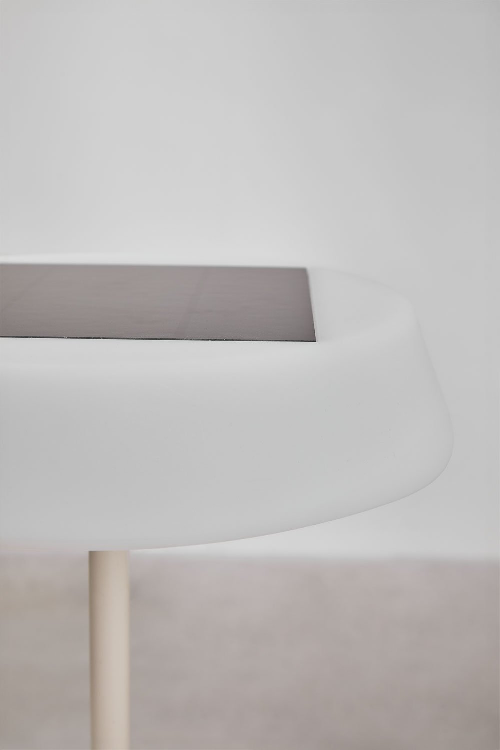 Bezprzewodowa lampa podłogowa solarna LED z polietylenu i żelaza Ulenia, obrazek w galerii 4