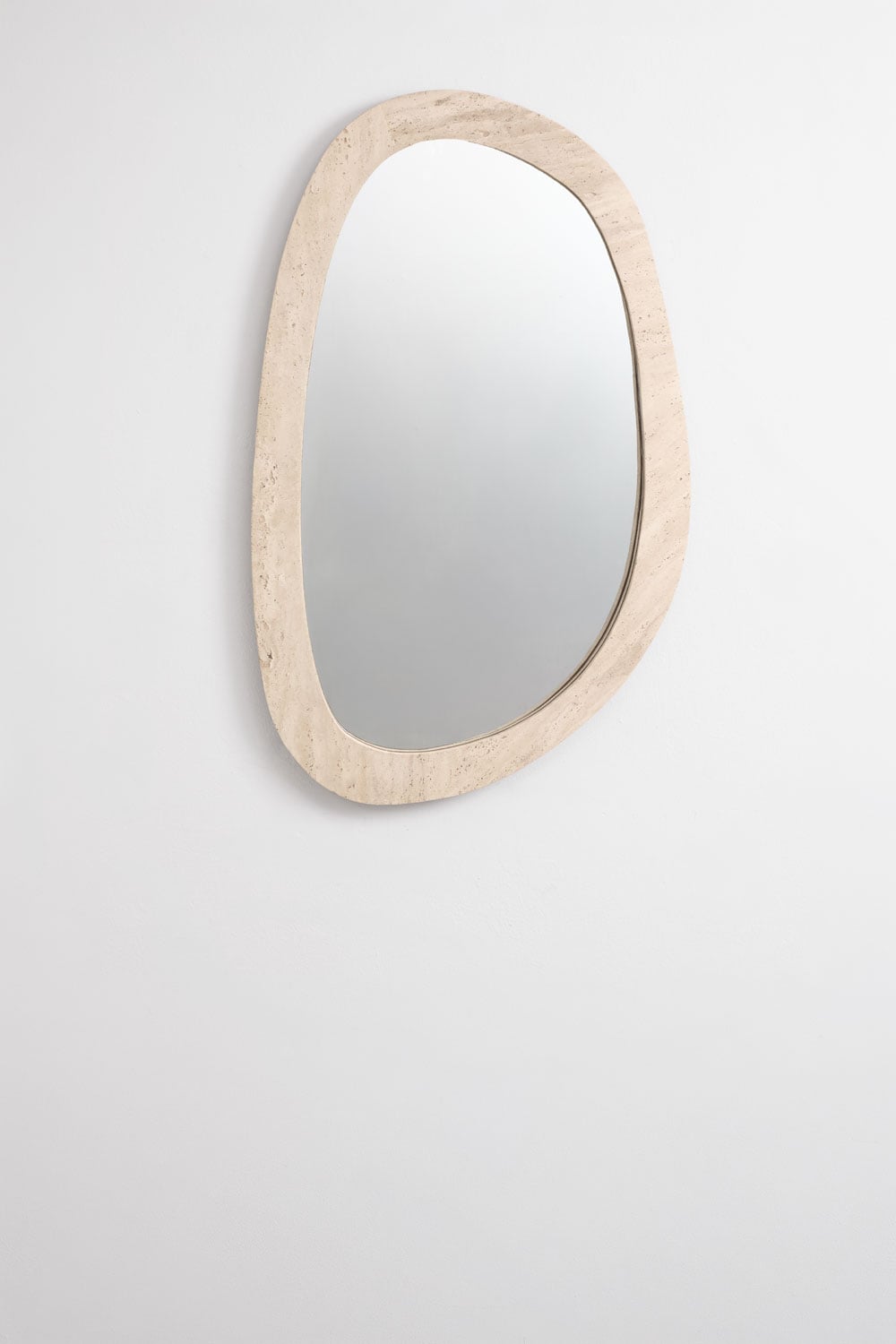 Nieregularne lustro ścienne z naturalnego kamienia Urkiz, obrazek w galerii 1