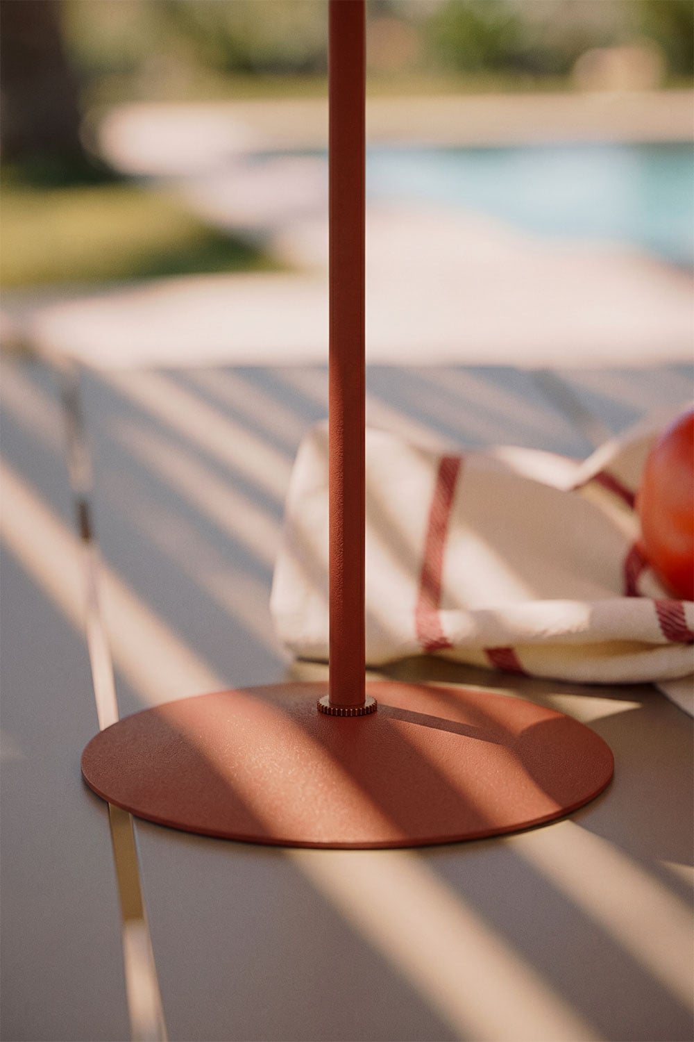 Bezprzewodowa lampa stołowa LED na zewnątrz z żelaza Emilein, obrazek w galerii 2