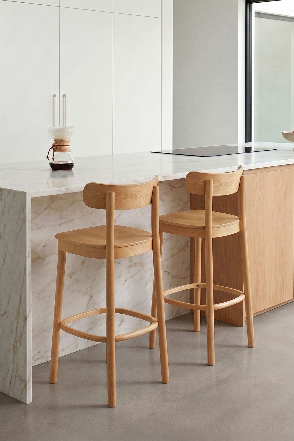 Zestaw 4 wysokich stołków drewnianych Taleri, obrazek w galerii 1