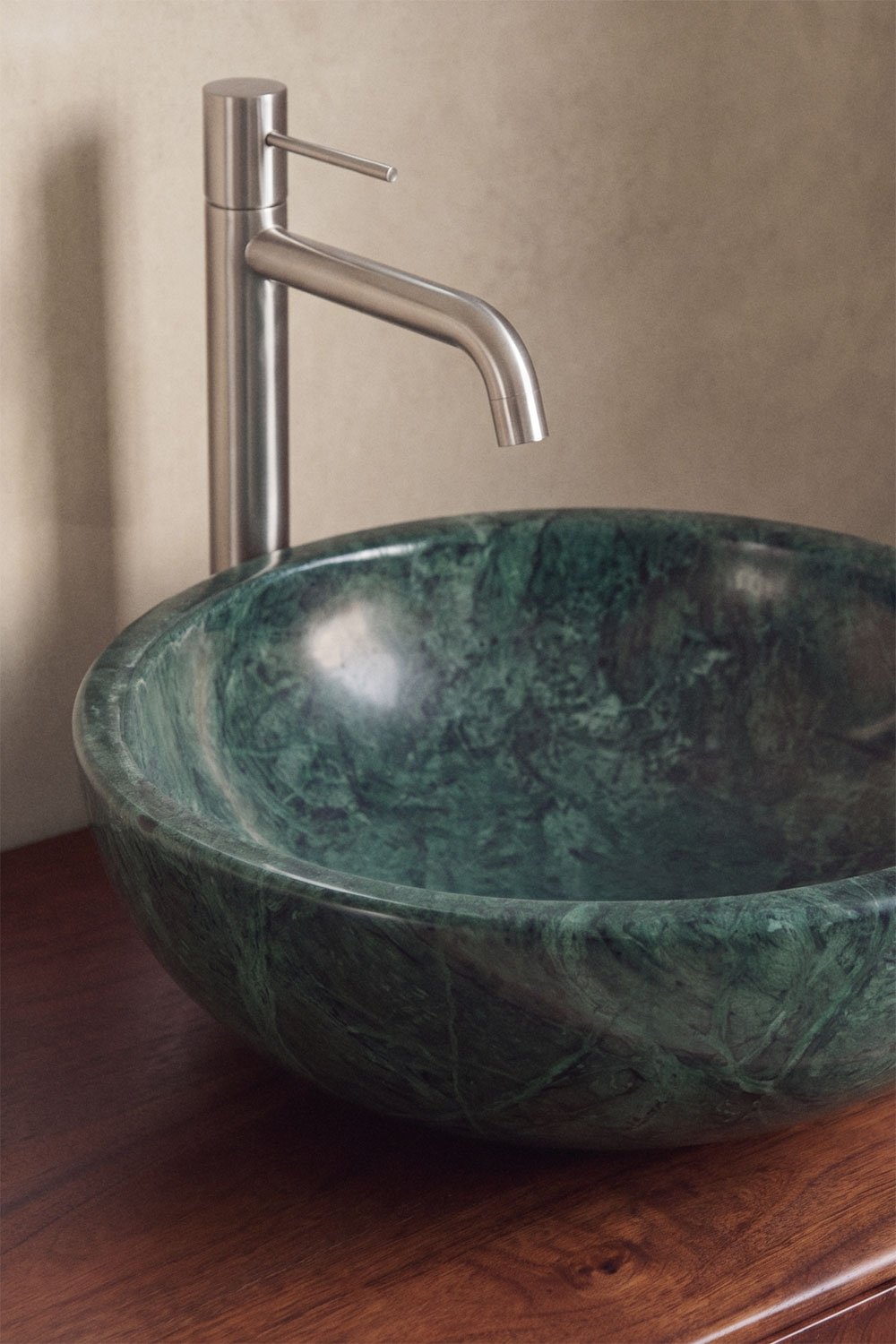 Zestaw podwójnej wiszącej szafki łazienkowej 130x45 cm z drewna mango i naturalnego kamienia Kivalina, obrazek w galerii 2