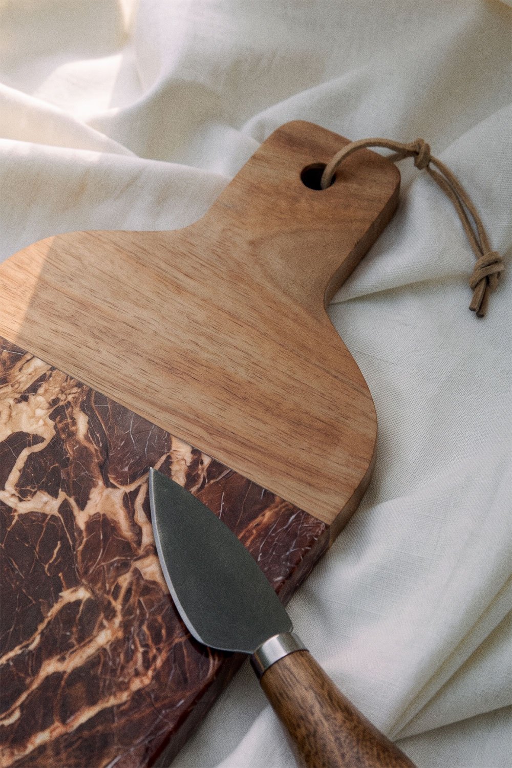 Tabla do serwowania 40x20 cm z drewna akacjowego i marmuru Zevaru, obrazek w galerii 2