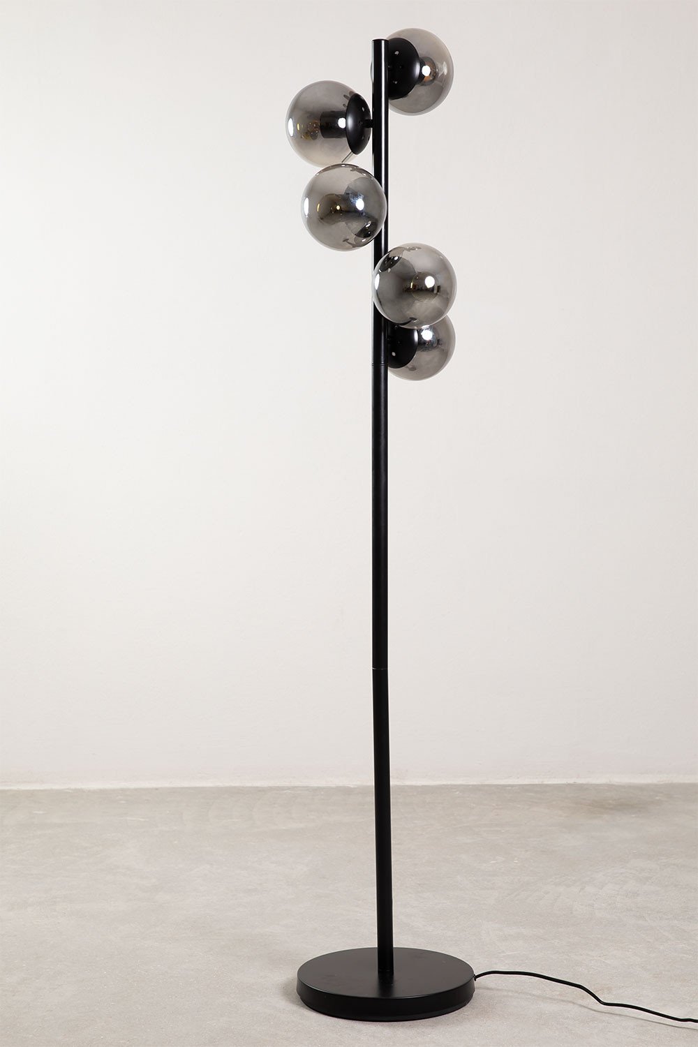 Żelazna lampa podłogowa ze szklanymi kulami Buble, obrazek w galerii 3