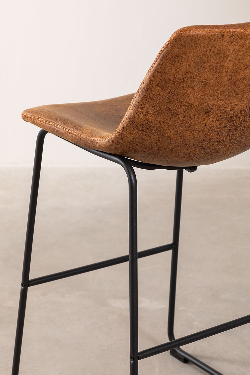 Taboret wysoki 70 cm tapicerowane camel vintage ekoskórą Ody Style, obrazek w galerii 4