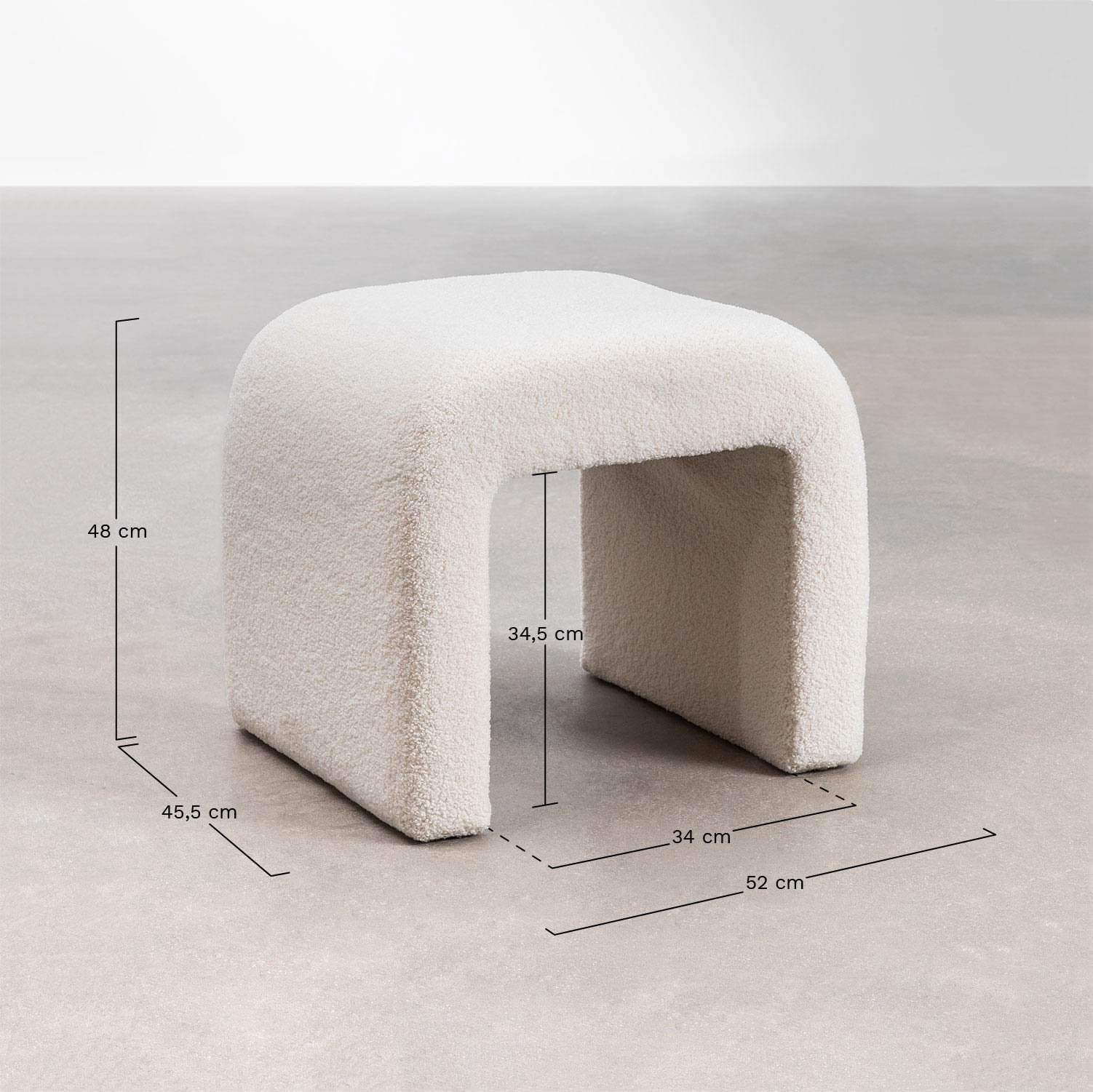 Banqueta baixa de pele de carneiro Carlise, Dimensões