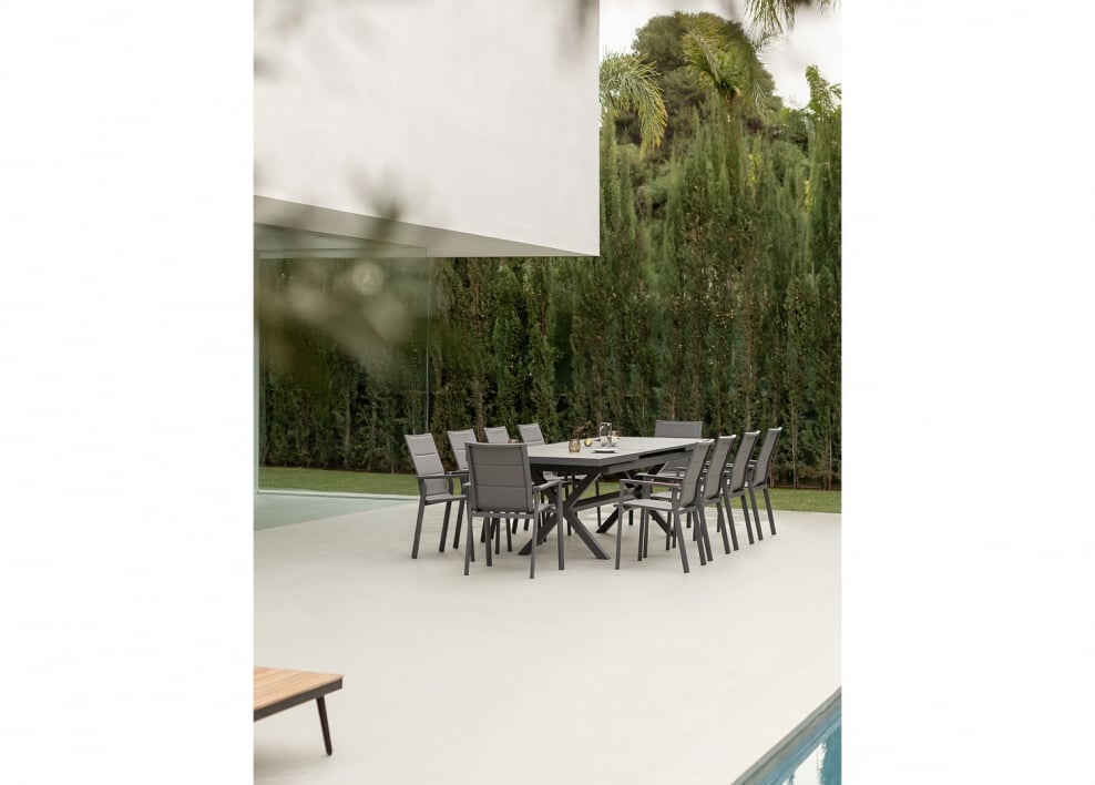 Conjunto de mesa extensível retangular 240-300x100 cm e 10 cadeiras de jardim empilháveis com apoios de braços em alumínio Karen