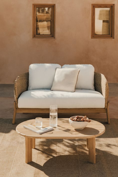 Conjunto de jardim Leilan com sofá de 2 lugares e mesa de centro em madeira de acácia e rattan