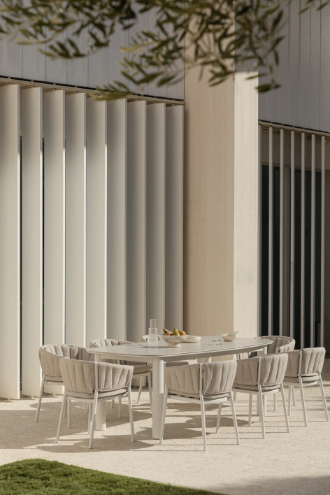 Conjunto de mesa retangular extensível em cerâmica Zinti 220-280x100 cm e 8 cadeiras de jardim em alumínio e tecido Roderise