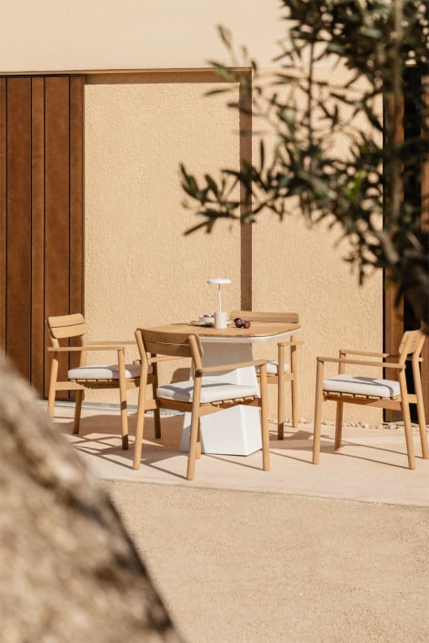 Conjunto de mesa quadrada 90x90 cm em alumínio e madeira de teca Inkeri e 4 cadeiras de jardim com braços em madeira Saira