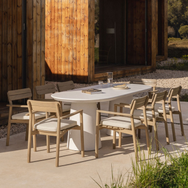 Conjunto De Mesa Oval 220x95 Cm Em Cimento Noemi E 8 Cadeiras De Jardim Com Braços Em Madeira De Acácia Saira Branco - Sklum
