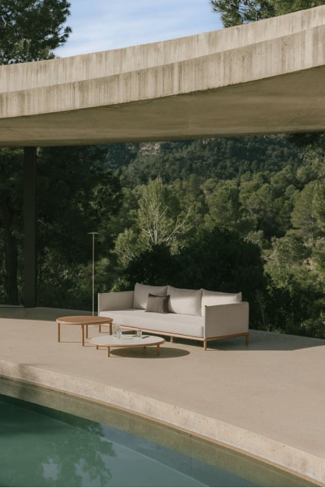 Conjunto de jardim com sofá de 3 lugares e 2 mesas de centro redondas em madeira de acácia Olivia - Branco Gardenia - Castanho Acacia Claro