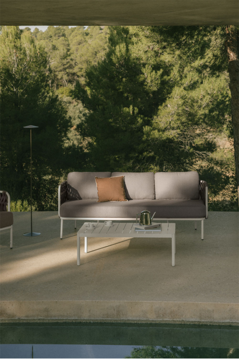 Conjunto de jardim com sofá de 3 lugares em corda trançada Tevary e mesa de centro em alumínio Boleni