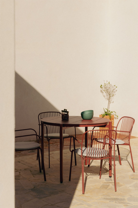 Conjunto de mesa redonda Ø110 cm em alumínio Elton e 4 cadeiras de jardim com apoios de braços em aço Anerina - Terracota