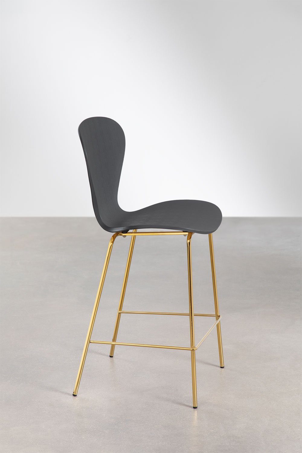 Banco alto 65 cm em polipropileno cinza escuro e pés em ferro dourado Uit, imagem de galeria 2